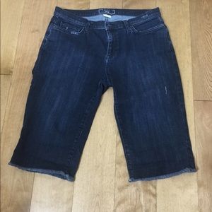 DKNY Ludlow denim short, 15” unrolled. Size 10